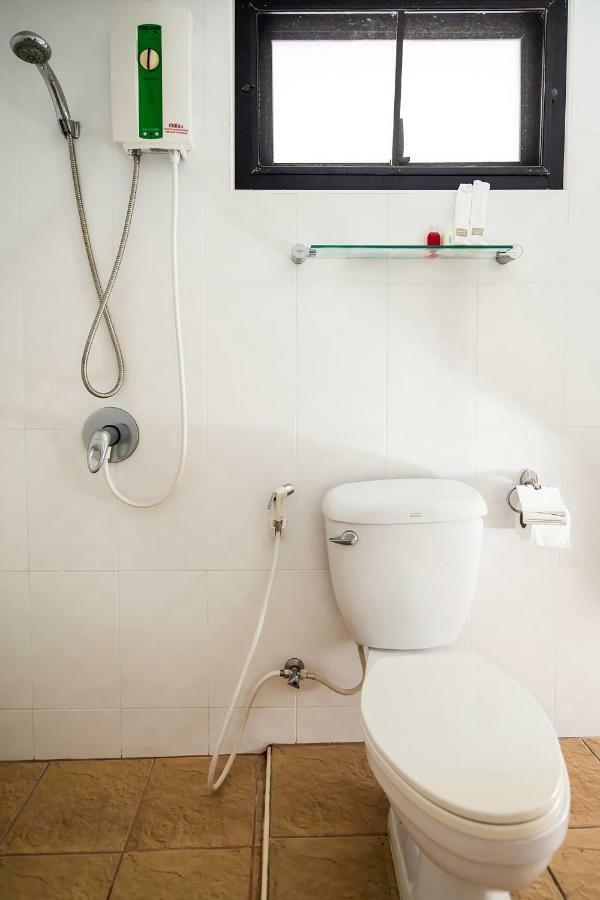 Oyo 345 The Click Guesthouse At Chalong Phuket Bagian luar foto